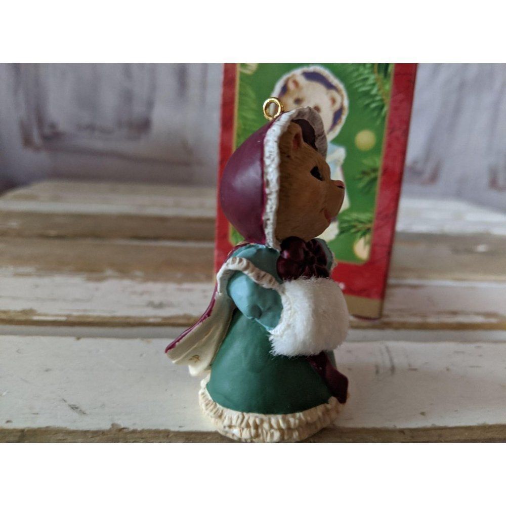 Hallmark Keepsake 2001 Granddaughter Bear Victoria - Picture 6 of 7